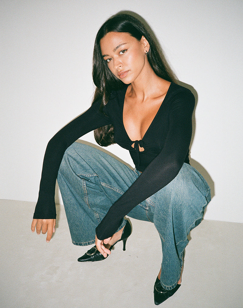 Kamisu Long Sleeve Keyhole Top in Black